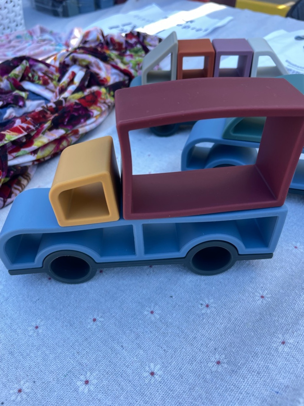 Stick It. Silicone building blocks trucks and cars  - Kids Toy - Picture 2 of 7